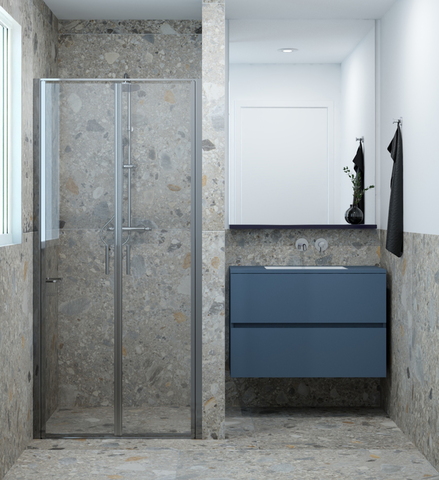 Badkamer met blauwe ladekast, natuursteenlook tegels en glazen douchewand