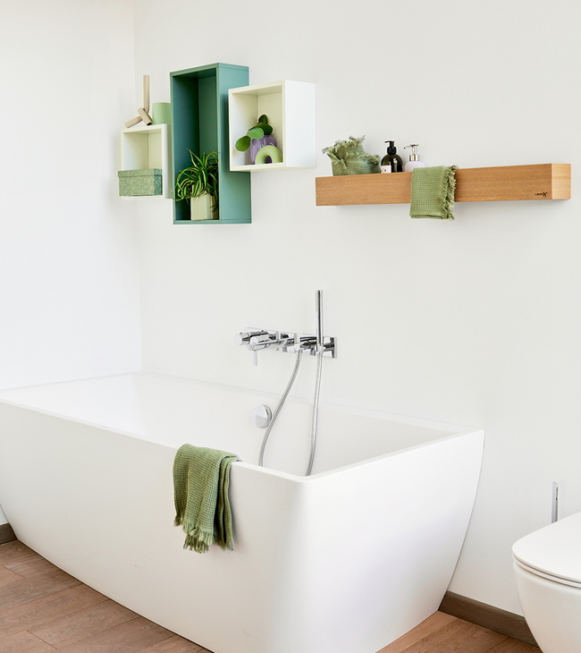 Badkamer-kleine-opbergers-legplank-nis-gemonteerd-boven-bad